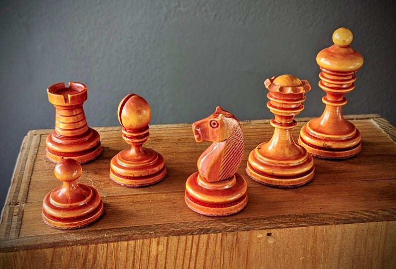 Combo of Reproduced Vintage 1930 German Knubbel Analysis Chess Pieces in  Stained Crimson and Boxwood - 2.91 King with Wooden Chess Board