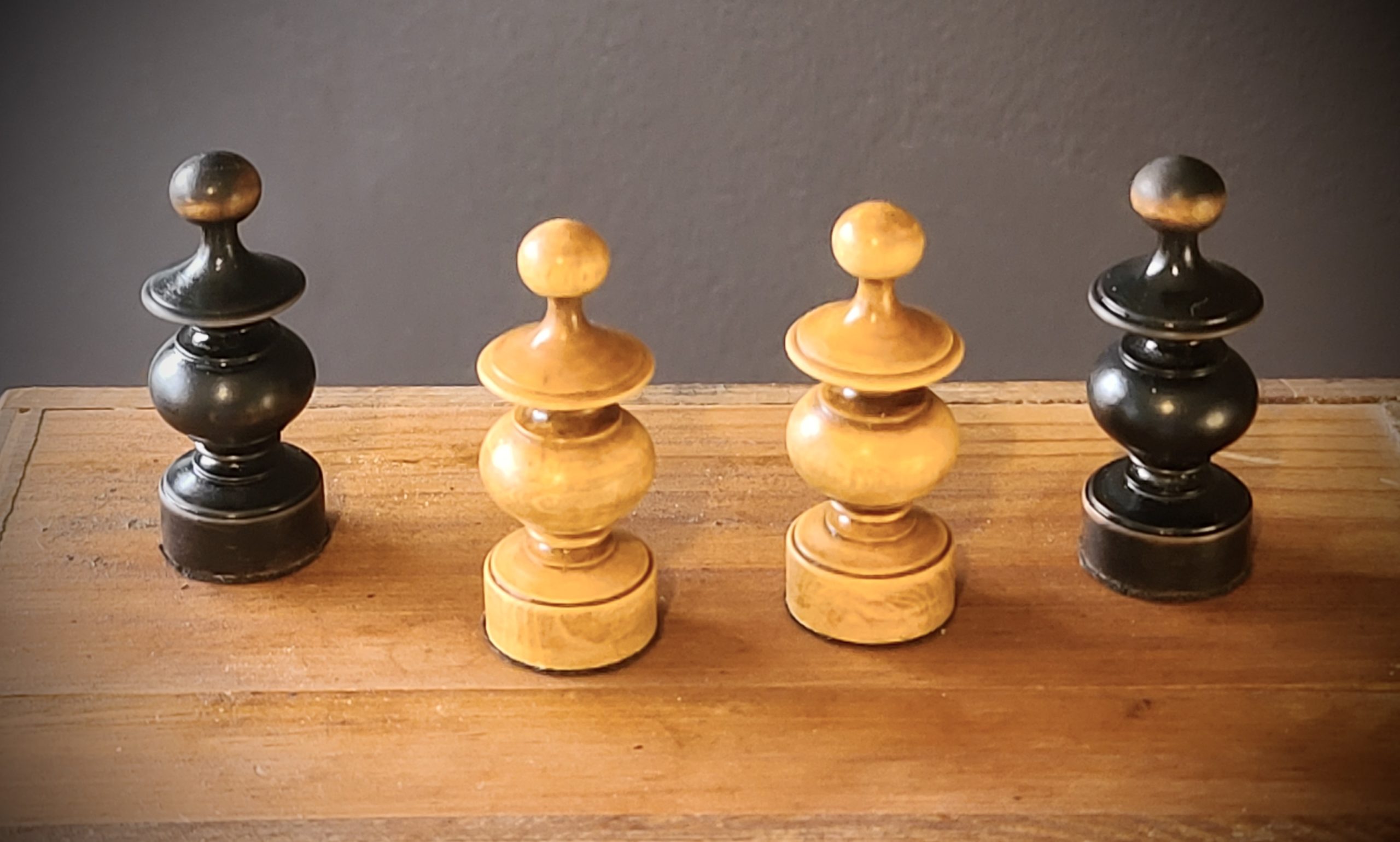 French Regѐnce Antique Chessmen - www.ChessAntique.com