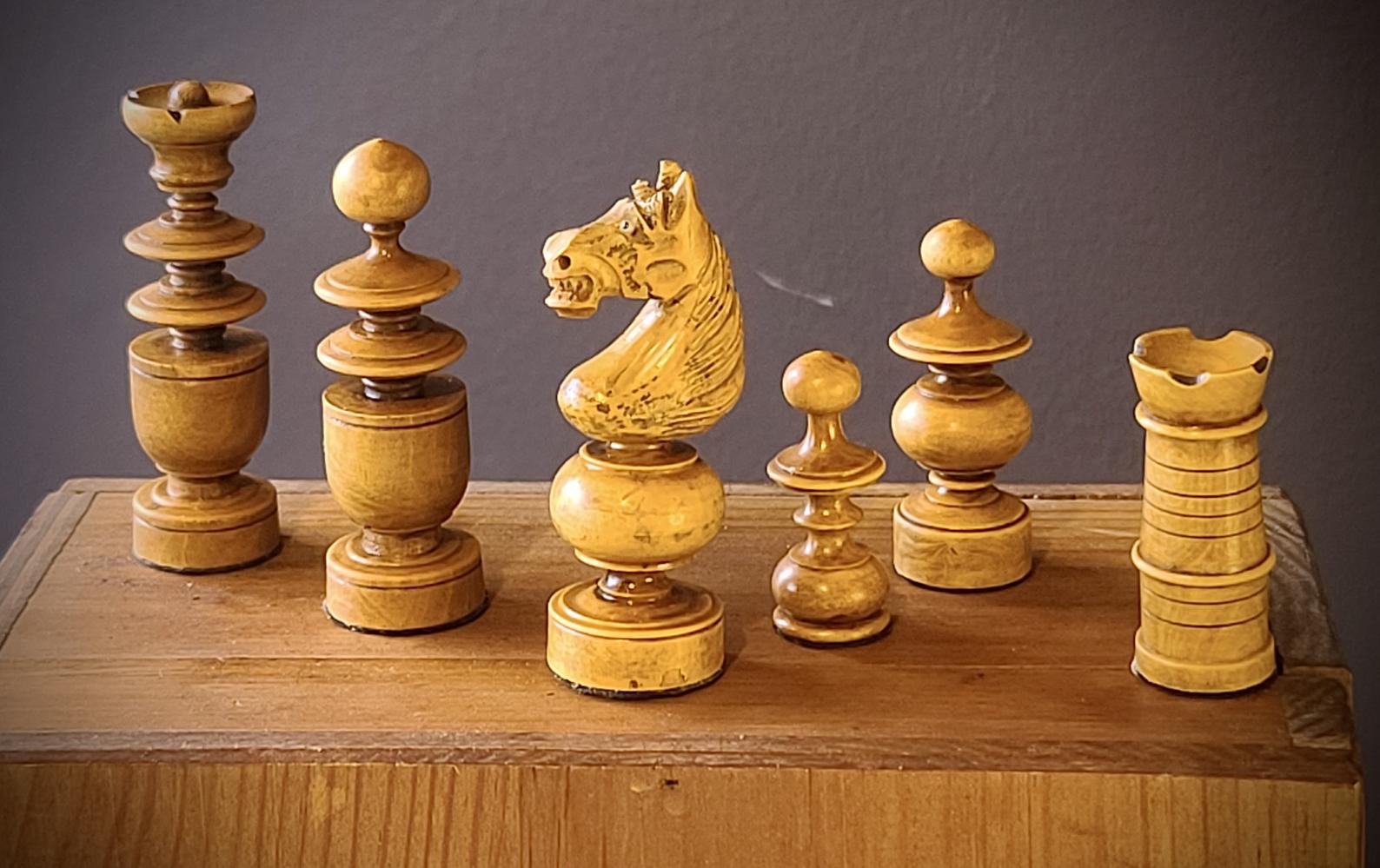 French Regѐnce Antique Chessmen - www.ChessAntique.com