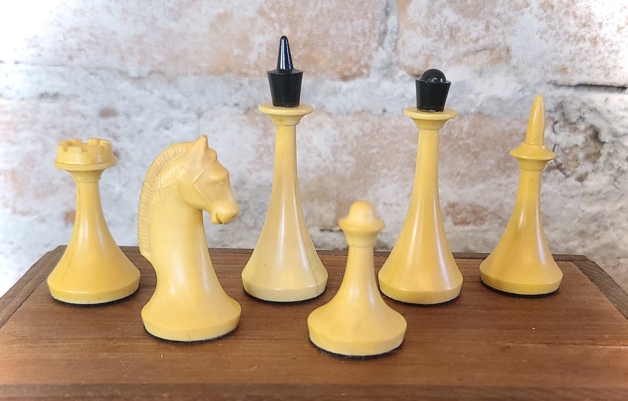 Analysis Chess Pieces with 2.5 King