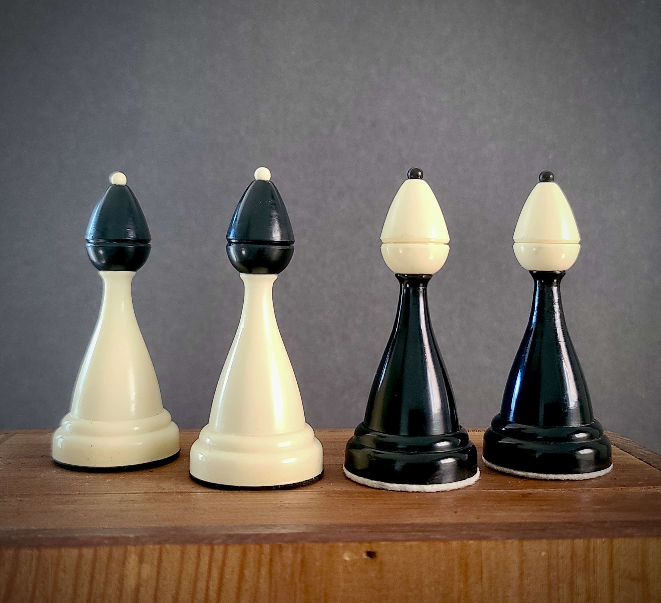 *SOLD* The Bohemian Club: Vintage ‘Sachy Klubove’ Czech Plastic Chess Set, c.1985 - Image 6