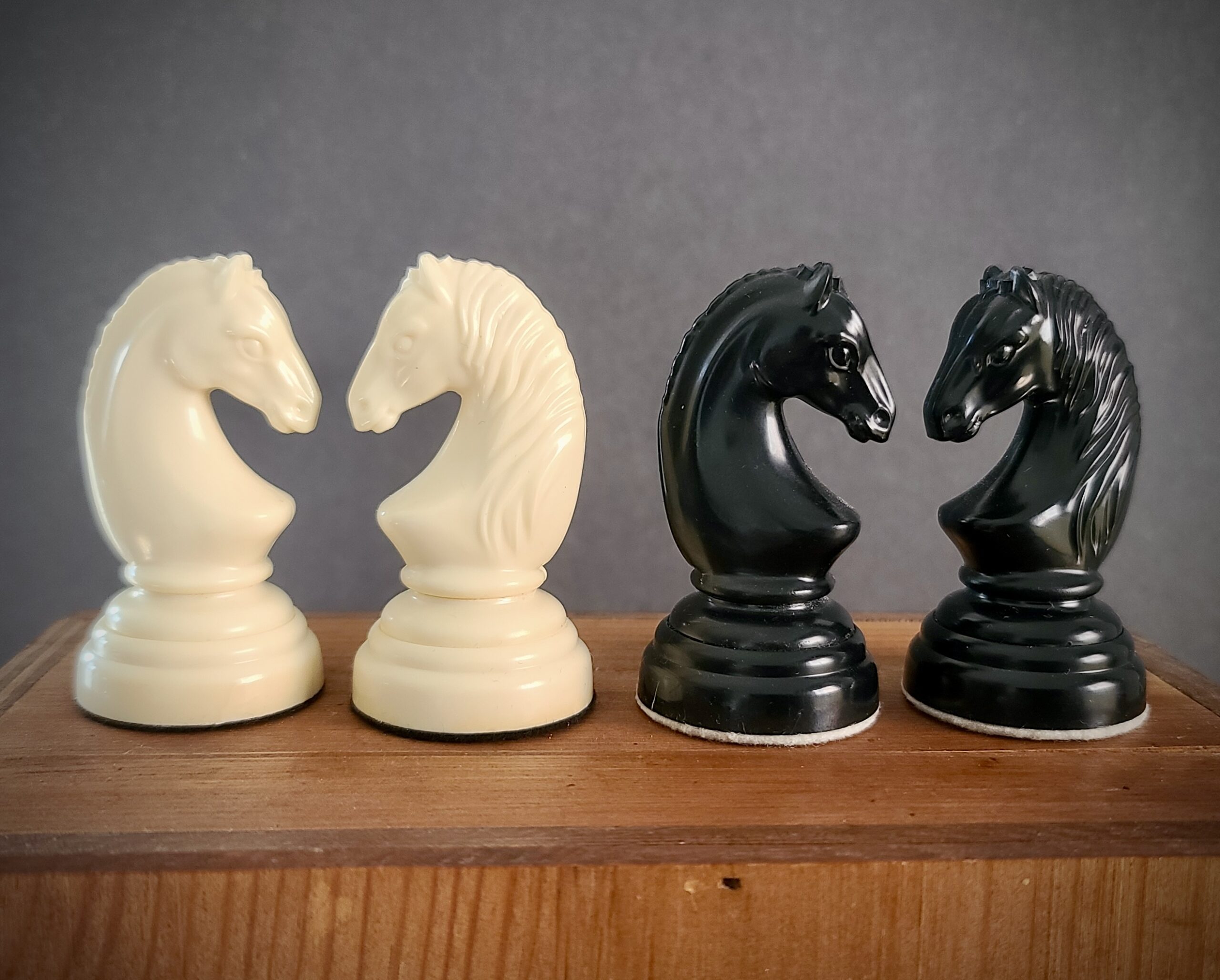 *SOLD* The Bohemian Club: Vintage ‘Sachy Klubove’ Czech Plastic Chess Set, c.1985 - Image 7