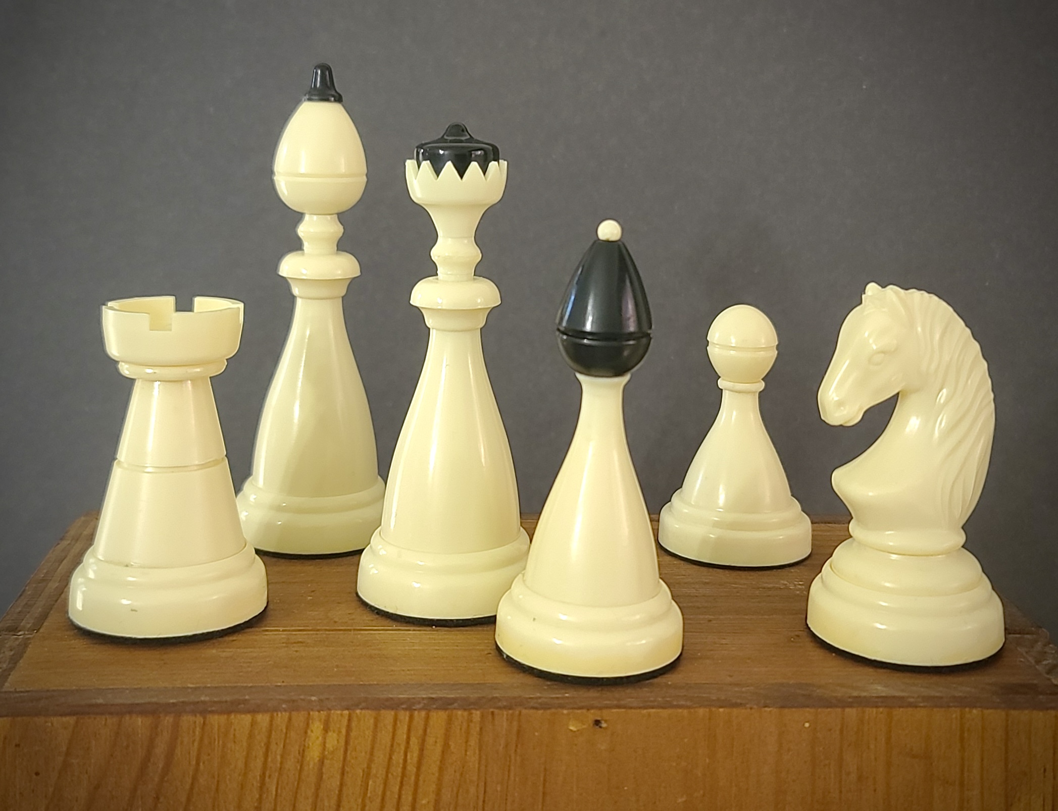 *SOLD* The Bohemian Club: Vintage ‘Sachy Klubove’ Czech Plastic Chess Set, c.1985