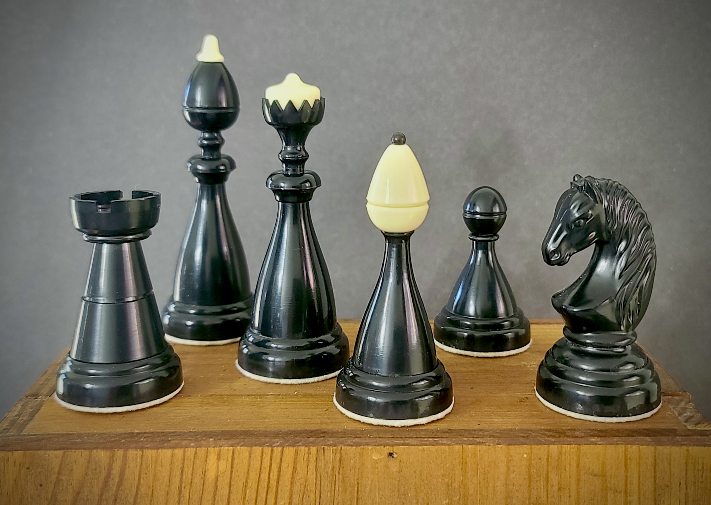 *SOLD* The Bohemian Club: Vintage ‘Sachy Klubove’ Czech Plastic Chess Set, c.1985 - Image 2