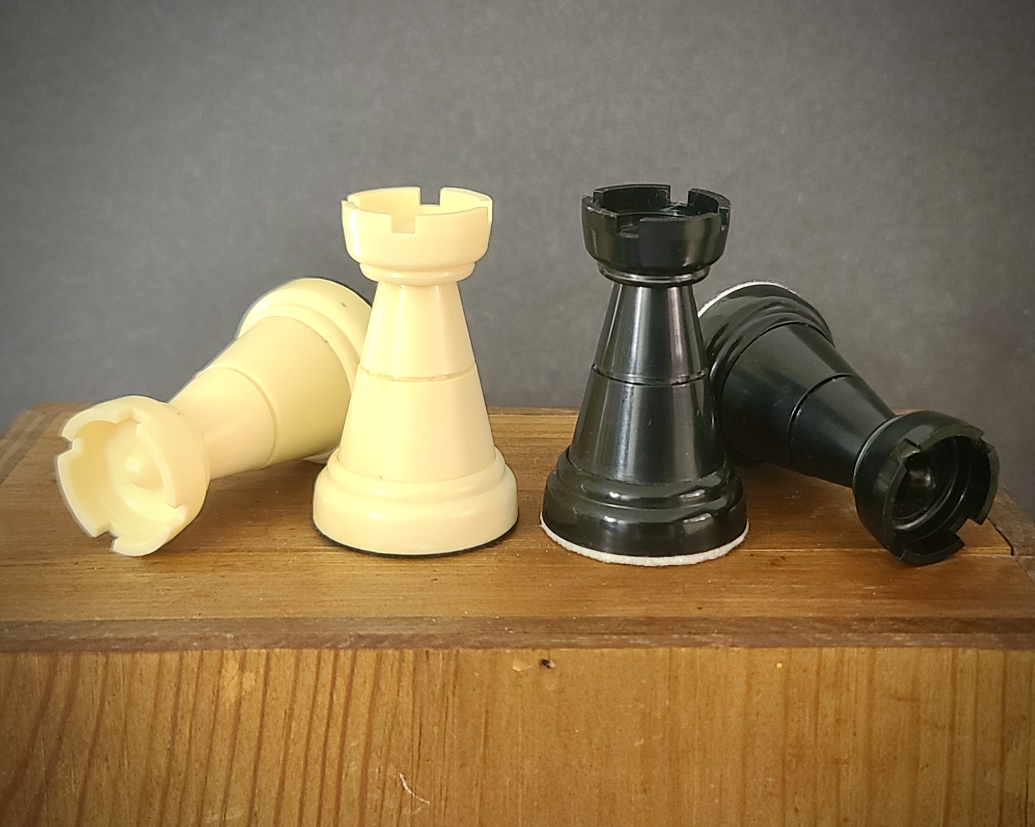 *SOLD* The Bohemian Club: Vintage ‘Sachy Klubove’ Czech Plastic Chess Set, c.1985 - Image 5