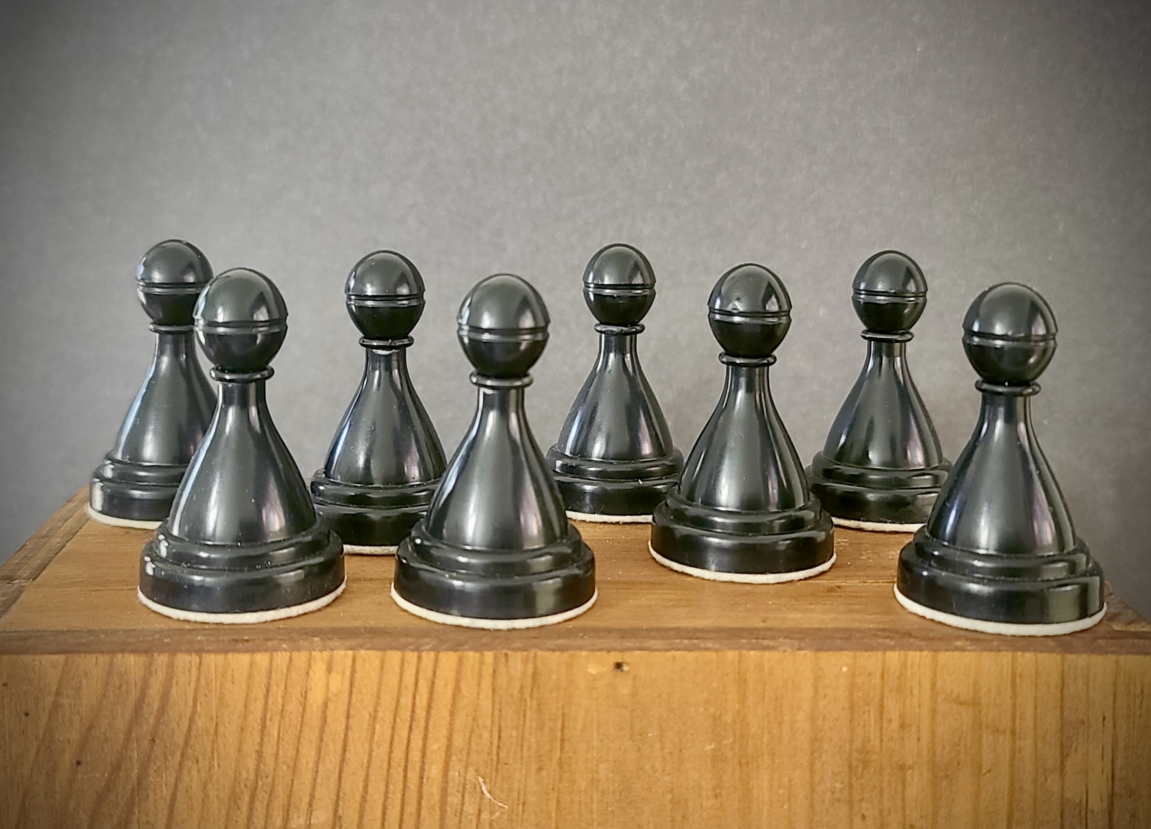 *SOLD* The Bohemian Club: Vintage ‘Sachy Klubove’ Czech Plastic Chess Set, c.1985 - Image 12