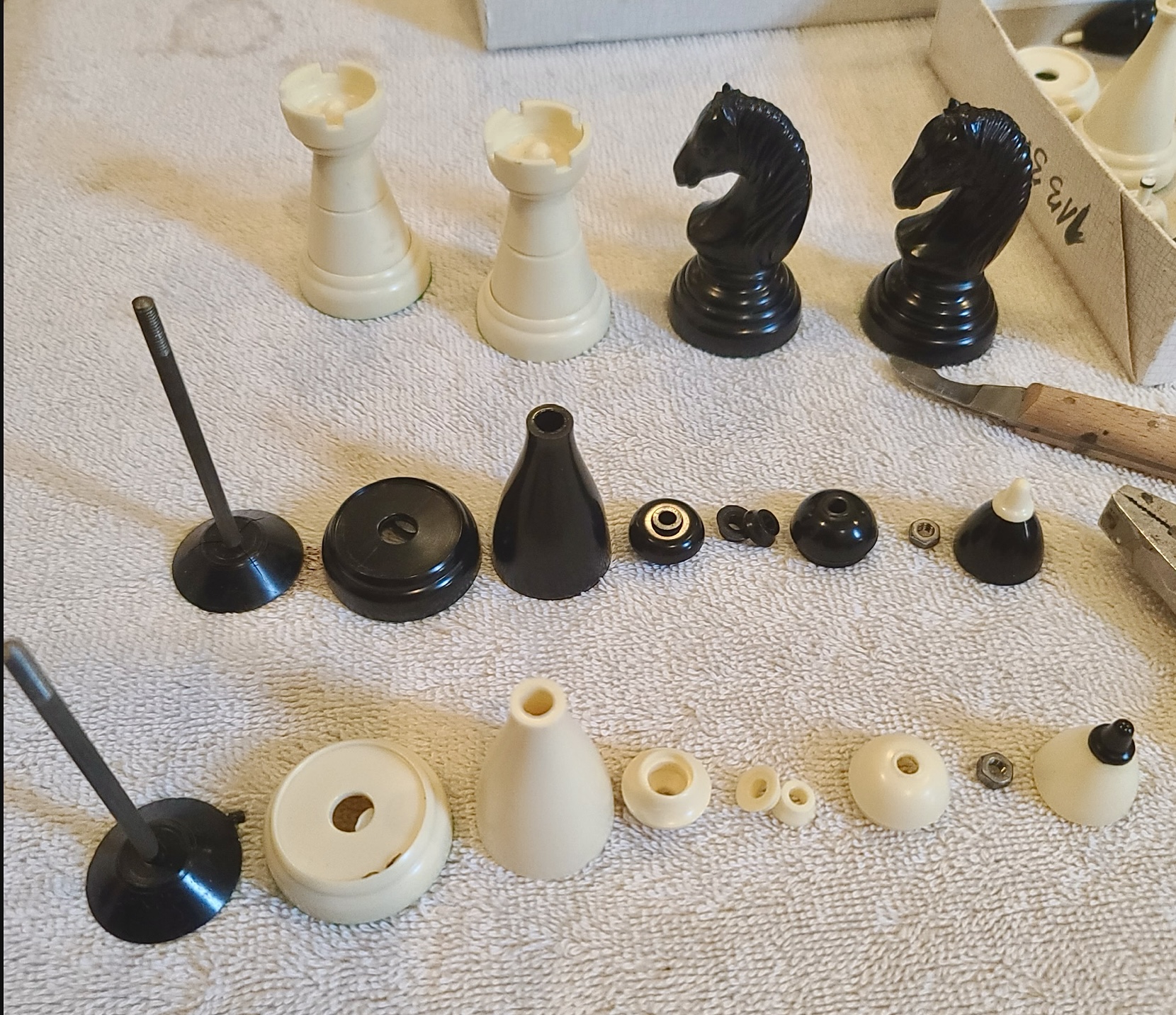 *SOLD* The Bohemian Club: Vintage ‘Sachy Klubove’ Czech Plastic Chess Set, c.1985 - Image 9